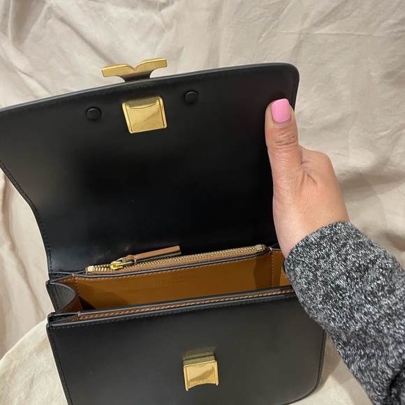 *SOLD* Tory Burch Logo Shoulder Bag Like NEW - Picture 4 of 12